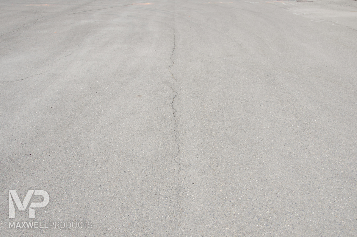 Small asphalt pavement cracking